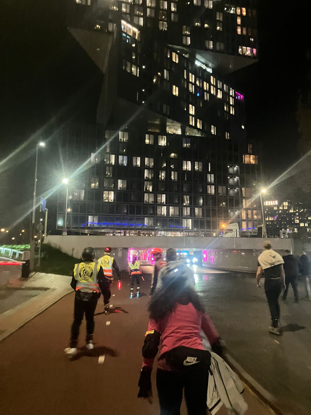 Op weg naar nHOW Hotel bij de RAI (7 november 2025)